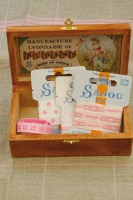 Boîte Bois Sérigraphiée Rubans 6 Boîte Bois Sérigraphiée Rubans – Image 4