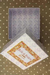 Grande Boîte Ouvrage Broderie Bleue 6 Grande Boîte Ouvrage Broderie Bleue – Image 4