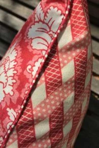 Housse Coussin 40 X 40cm Damas Rouge 1 5 Housse Coussin 40 X 40cm Damas Rouge 1 – Image 3