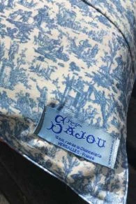 Housse Coussin 40 X 40cm Toile De Jouy Miniature Rouge 6 Housse Coussin 40 X 40cm Toile De Jouy Miniature Rouge – Image 4