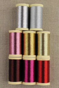 Huit Bobines Fil Métallisé Rose Shocking Boîte Cadeau 4 Huit Bobines Fil Métallisé Rose Shocking Boîte Cadeau – Image 2