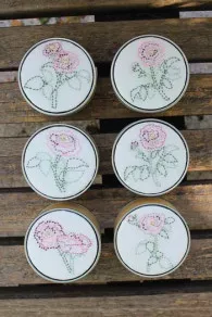 Kit Broderie Boîte Rose Manteau Pourpre